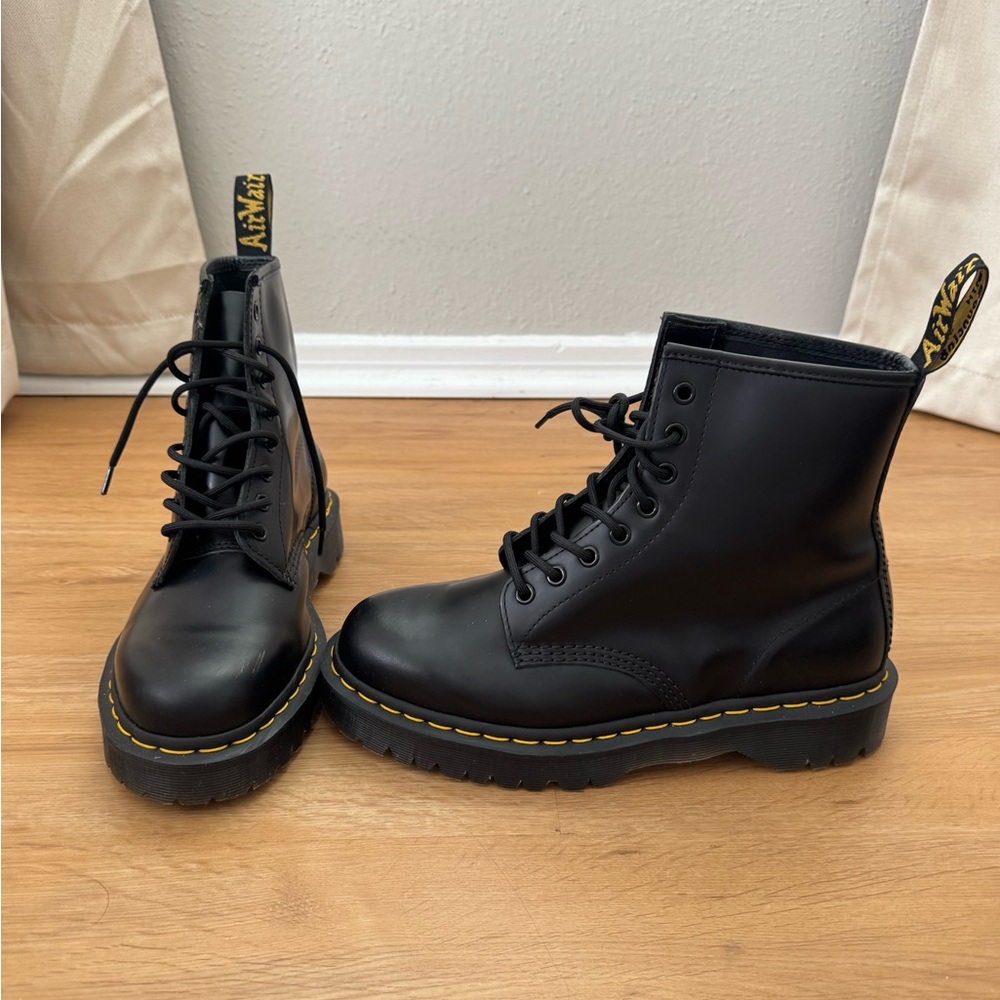 Dr. Martens - 1460 BEX SMOOTH LEATHER LACE UP BOOTS